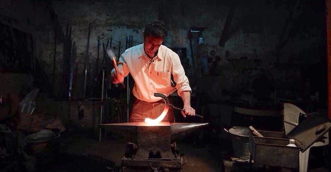 Il Fuoco, il Ferro e l’Arte Millenaria – La Storia della Mascalcia e del Maniscalco dalle Origini ai Giorni Nostri